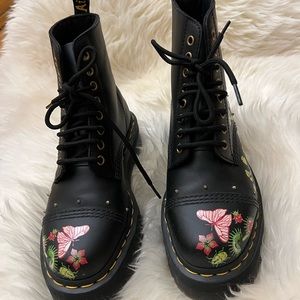 Brandnew Dr. Martens Floral Boots